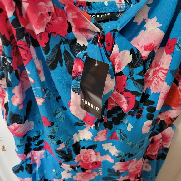 TORRID | NWT Floral Blue Romper 00 - Picture 6 of 7